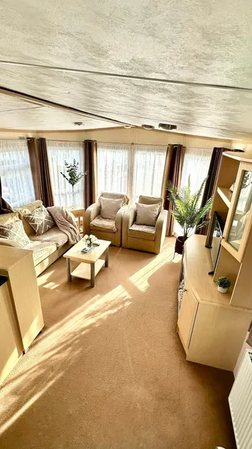 Shoreline Stay - Image 1