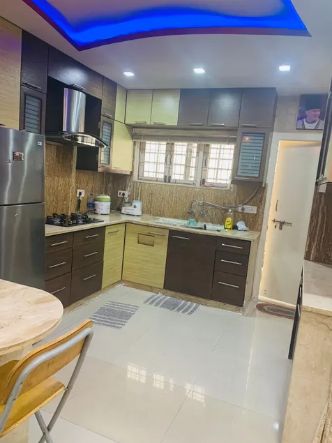 2bhk house at 1st floor fully furnished, with ACs - Image 1