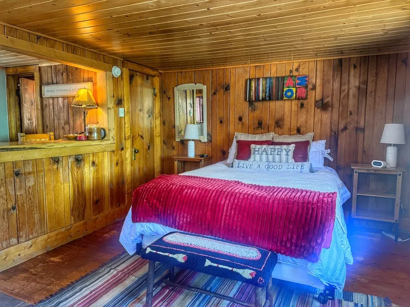 The Grand Inlet Cabin | Lakeview Getaway - Image 1