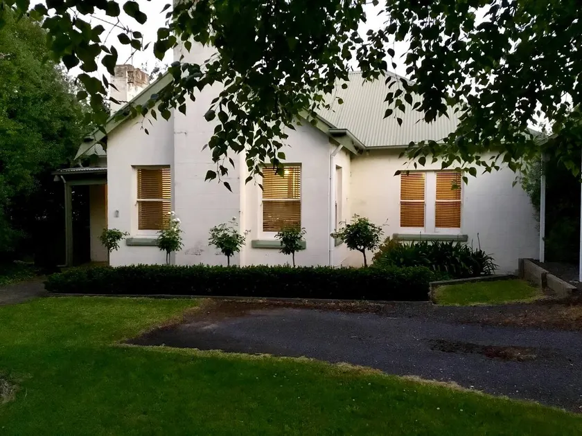 Blue Lake Cottage - Walk to the Lake & Main St - Image 1