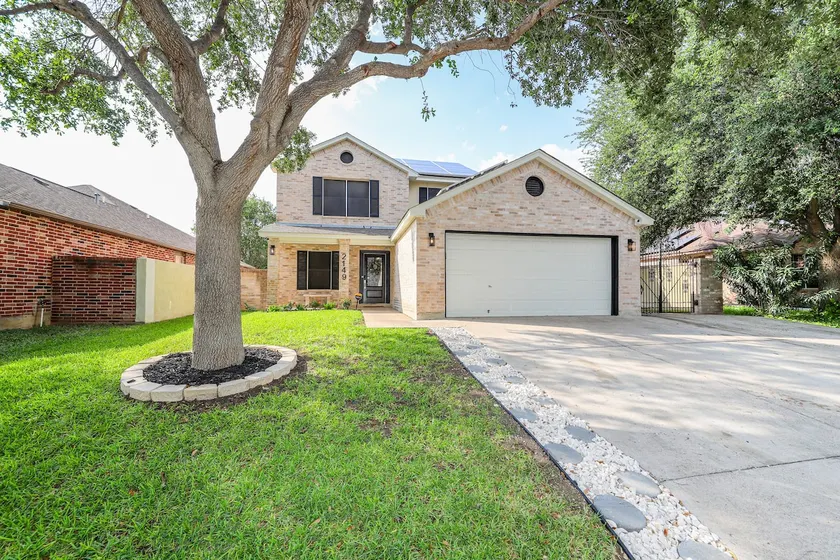 Spacious 5 BR Getaway with A Serenity Backyard! - Image 1