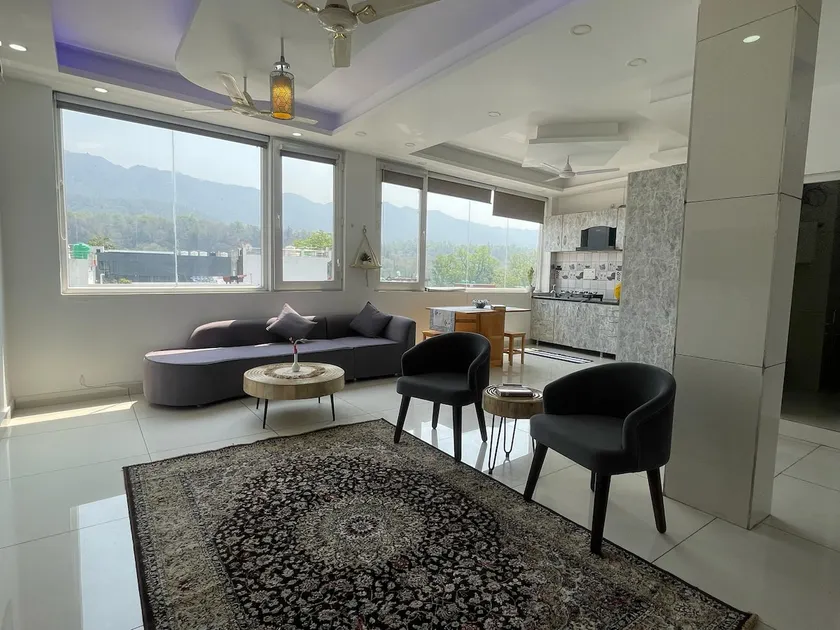 Maitri: The Glasshouse Studio with VIP Ganga Aarti - Image 1