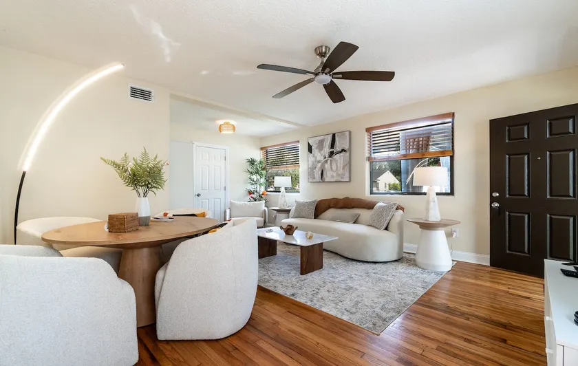 steps from San Marco square & Riverwalk with yard - Image 1