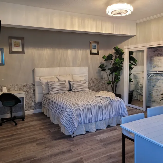 Ultra modern guest house - Image 1