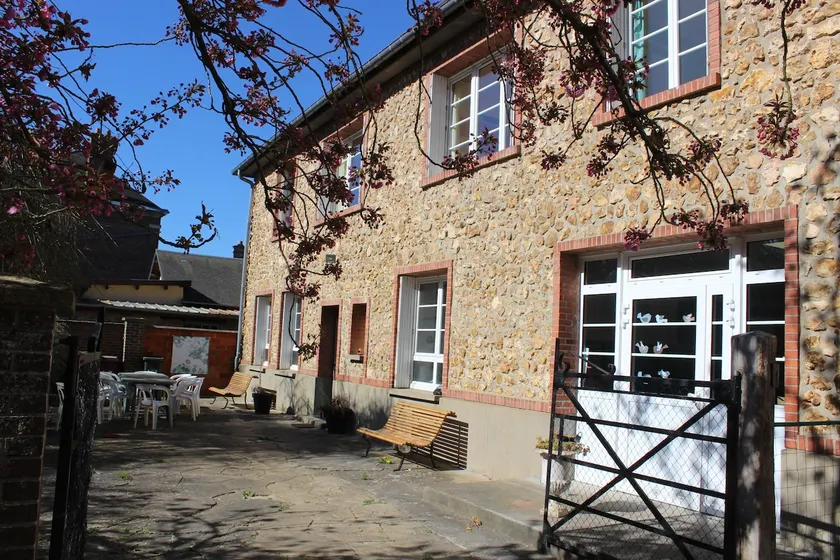Gîte Beaumesnil sleeps 15 - Image 1