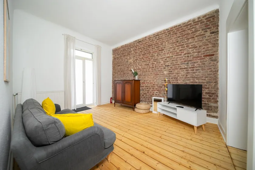 2 bedrooms | 65 sqm apartment | balcony | kitchen - Image 1