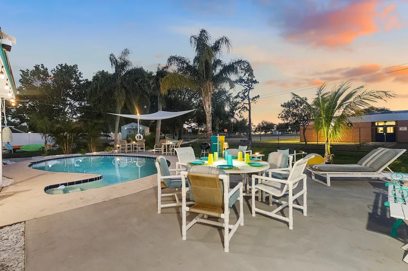 Seabreeze Oasis Near Beach. - Image 1