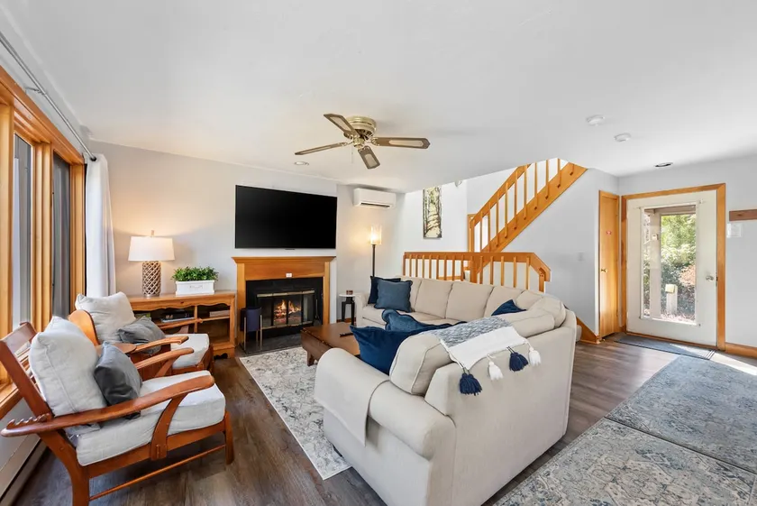 Charming Townhouse with Shared Pool - Image 1