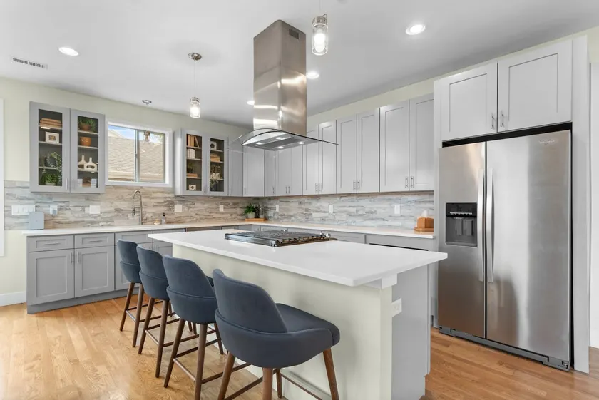 Modern Walkable 4BR | Spacious Central Stay - Image 1