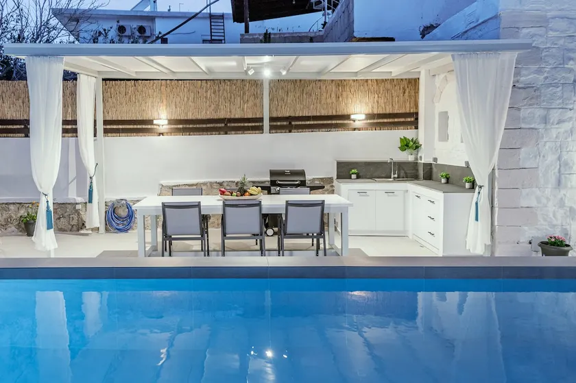 Twin's House - With Private Pool - Image 1