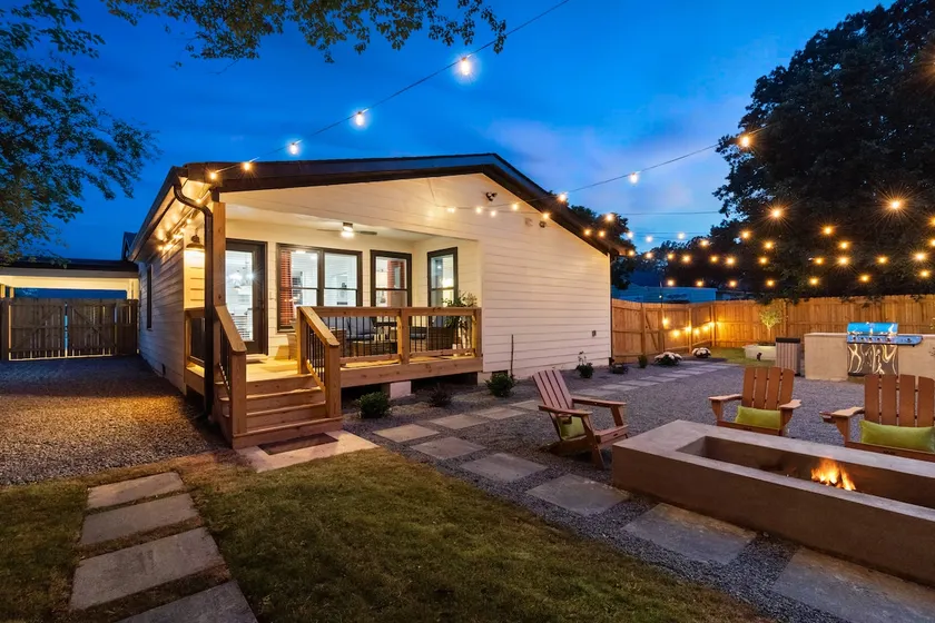 3BR Entertainment Home Near Braves, Sleeps 10 - Image 1
