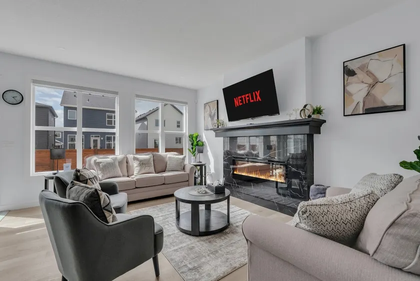 Luxury House in Seton SE (AC/Garage/BBQ/2 Kitchen) - Image 1