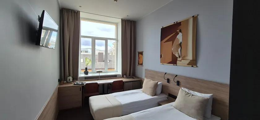 Privately managed room in a hotel building - Image 1