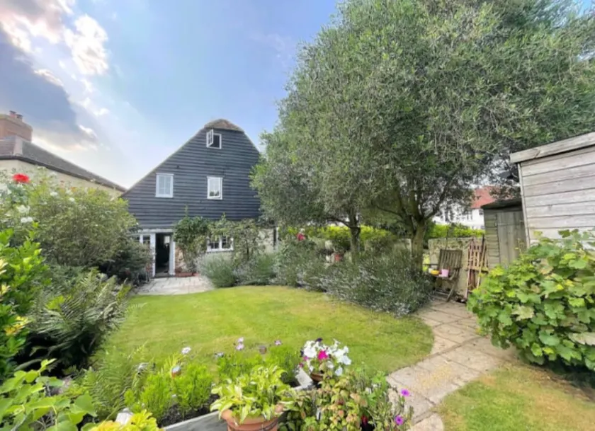 Abbey Gate Cottage, Faversham Near to Whitstable - Image 1