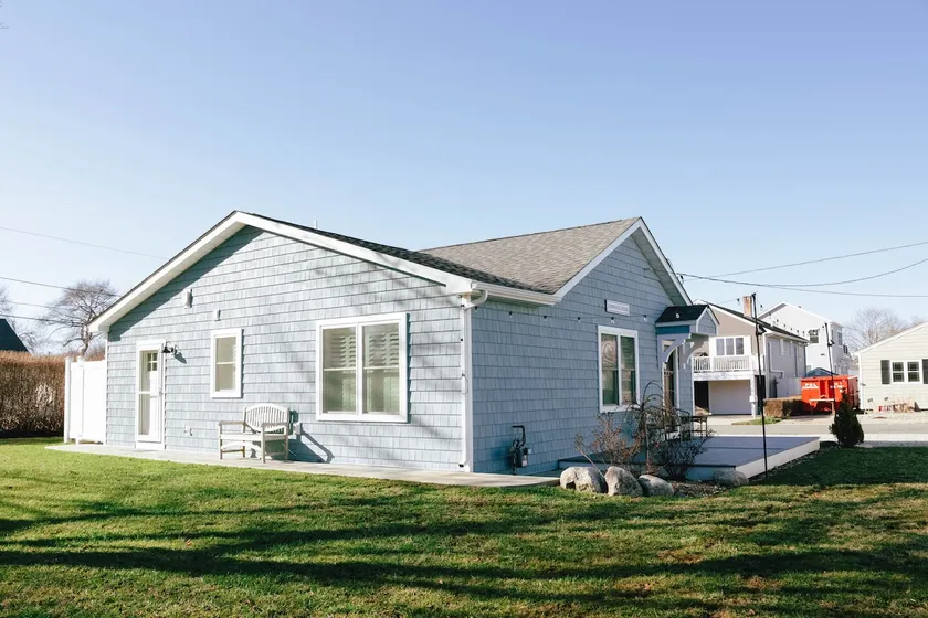 Narragansett Vacation Beach Home - Image 1