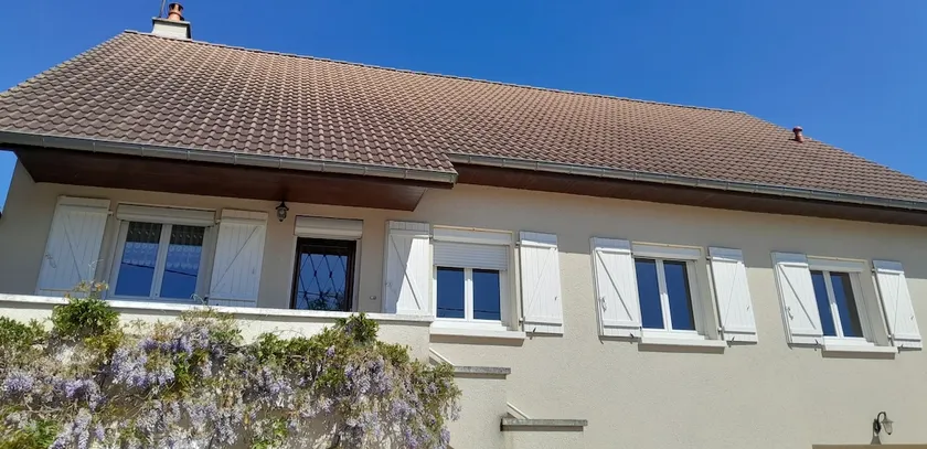 Mustang House 4 bedrooms 130 m2 ideally located - Image 1
