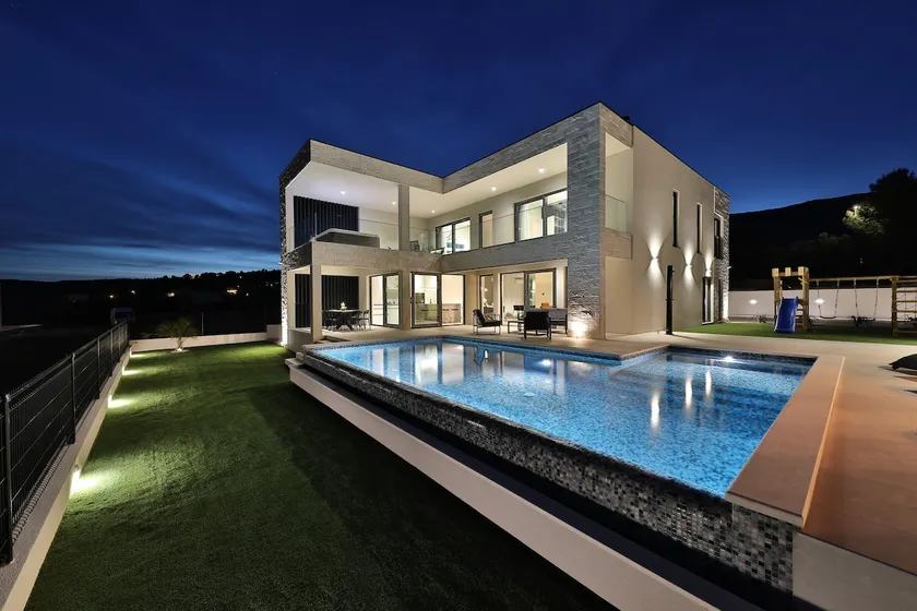 Luxury Villa Sunlife with pool - Image 1