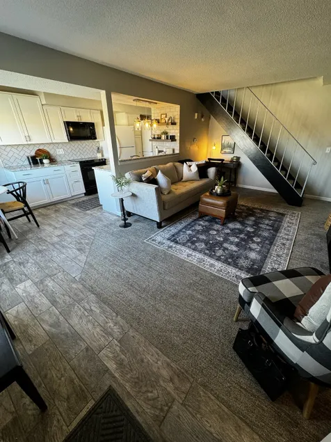 Cute Condo, Fully Furnished! - Image 1