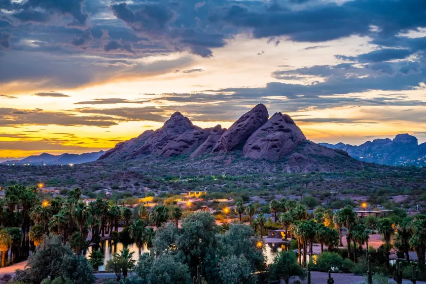 Lux *Mins To *Papago Park*StateFarm & Chase Field* - Image 1