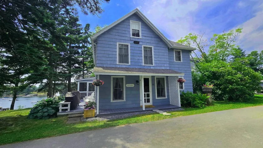 Waterfront Cottage on Cozy Harbor in Southport, ME - Image 1