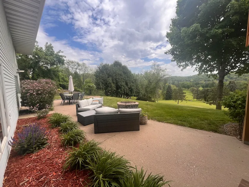 Cozy Lower Level on Golf Course - Image 1