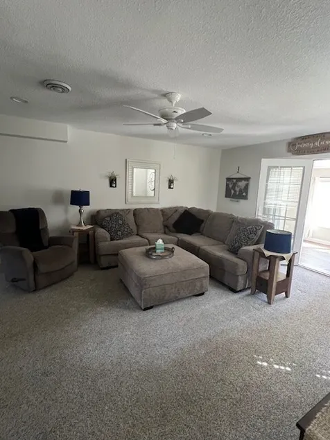 Great Location! Close to City Beach & Downtown CL! - Image 1