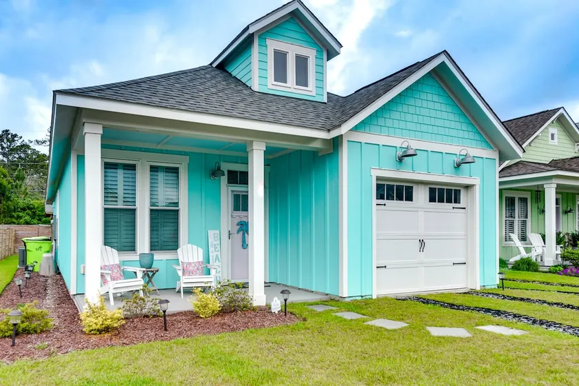 The Mermaid Cottage- central location/pool/more! - Image 1