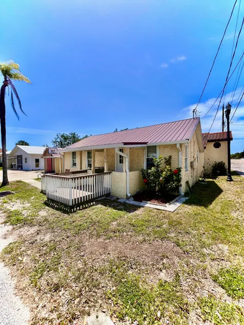 Coastal Cottage Stay - Image 1
