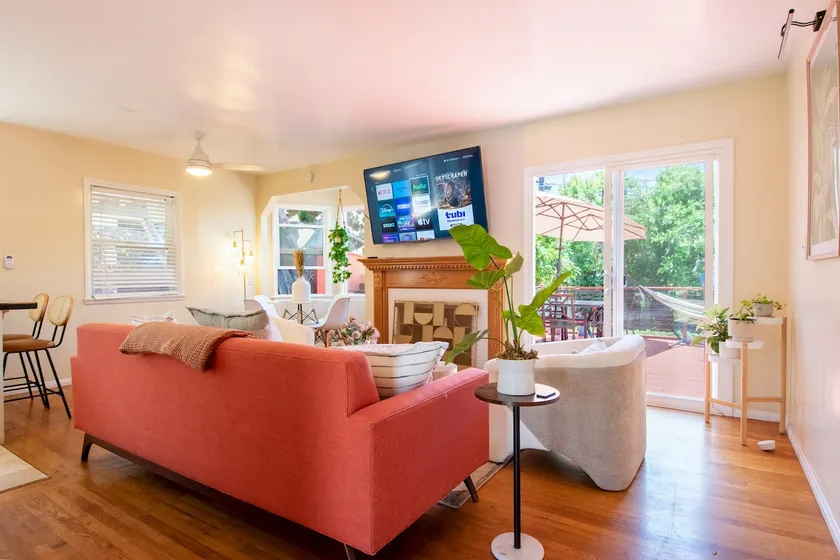 Walk to Beach • La Jolla Home + Free Parking - Image 1