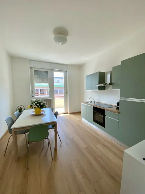Bright four-room apartment in the center - Image 1