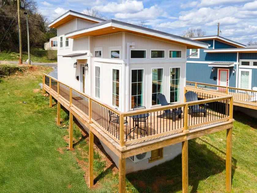 The Overlook| New Modern Home - Image 1
