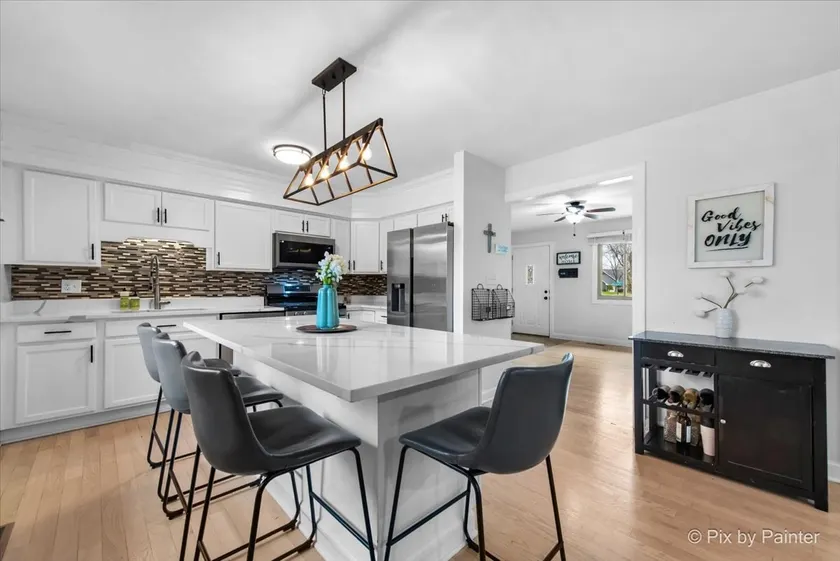 Private. Pet Friendly. Hot Tub. Fireplace. In Town - Image 1