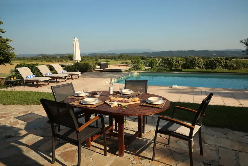 Farmhouse with pool, tennis, pétanque, studio and view - Image 1