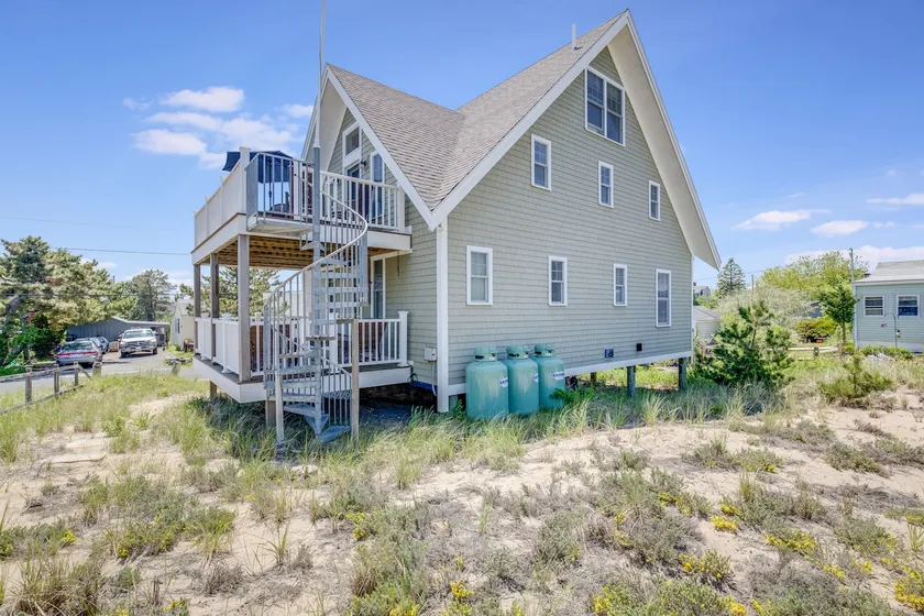 The Salty Plum, a Beautiful Plum Island Escape - Image 1