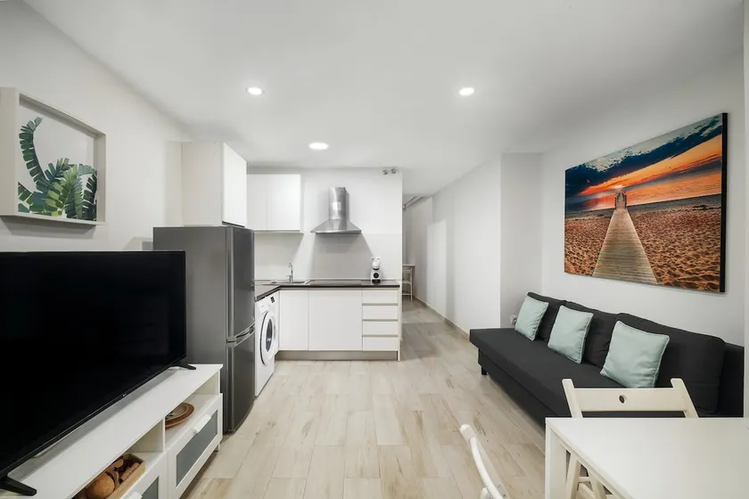 Centrally located Two Level Condo/Walk Everywhere - Image 1