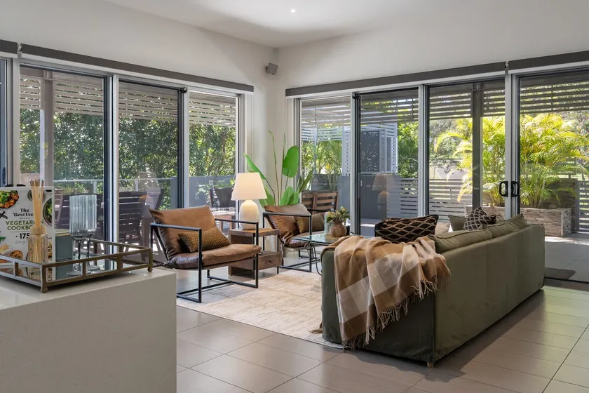 Spacious Tri-Story 4BR Home@Mt Ommaney Golf Course - Image 1
