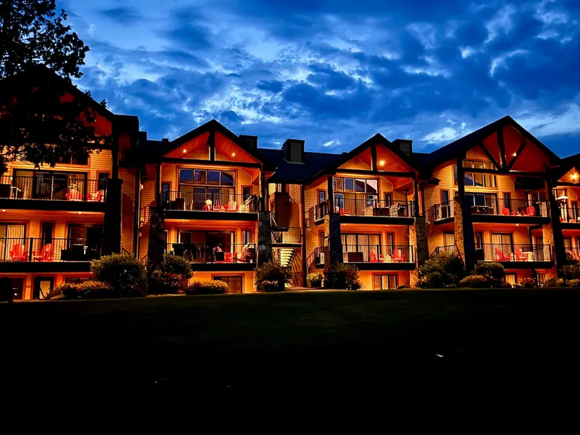 Domaine Nymark 2BR ski resort St-Sauveur In & Out #205 - Image 1