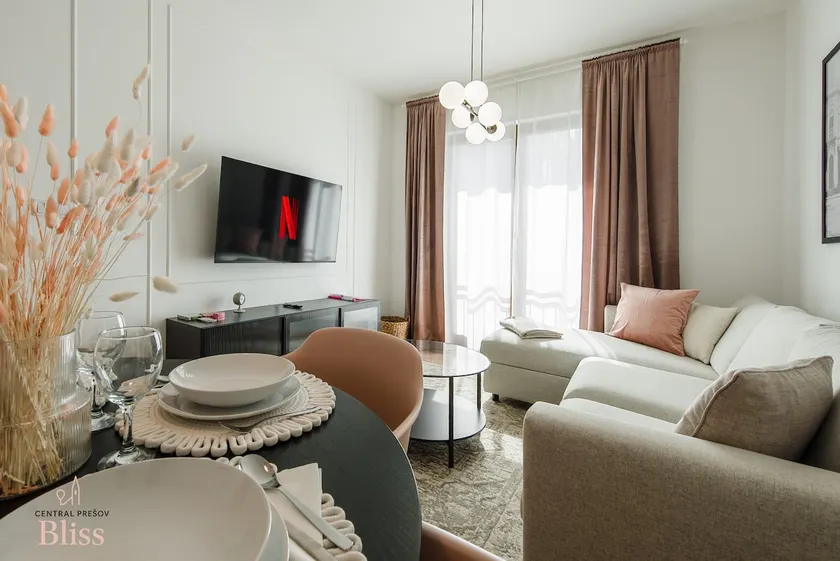 Central Presov Bliss, right in the center with 1 free parking spot - Image 1