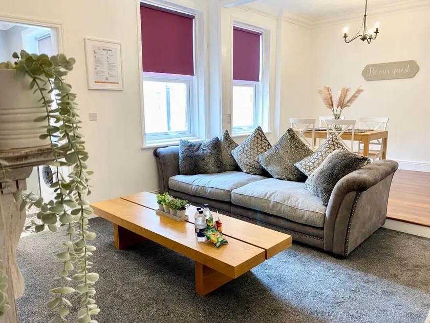Cosy Seaside Haven - Image 1