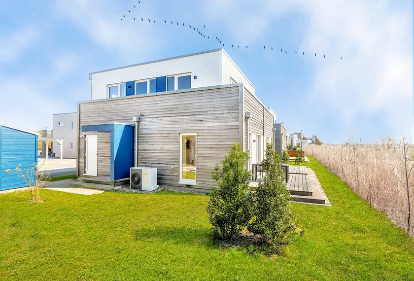 A moment by the sea with sauna - Image 1