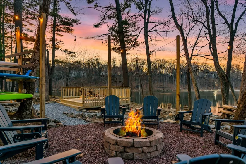 Poconos Lakefront | Hot tub/Sauna, Firepit, Kayaks - Image 1