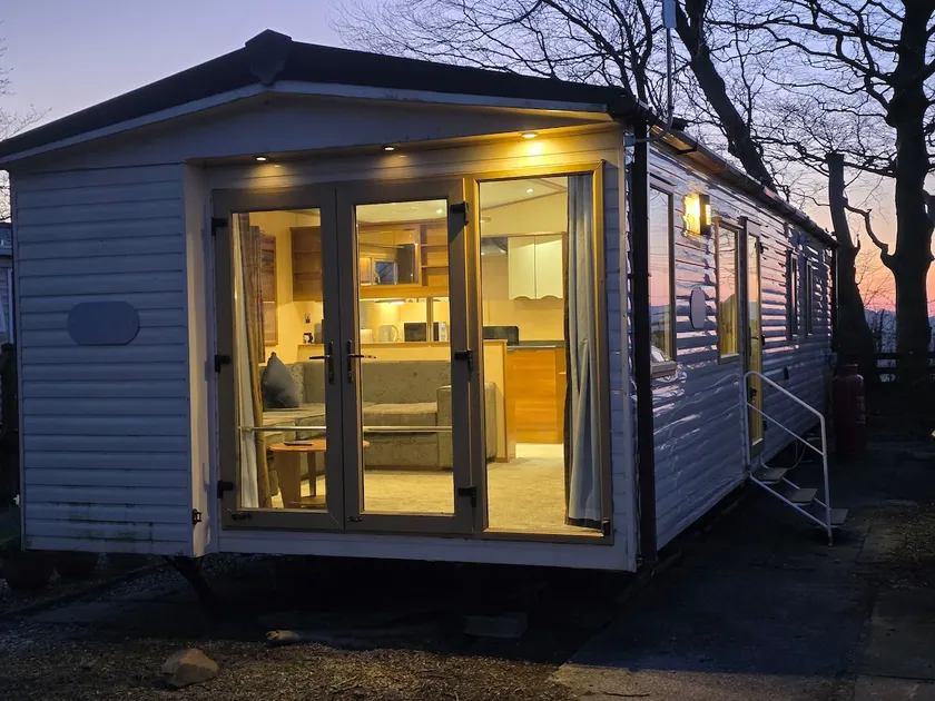 Spacious dog friendly caravan - Image 1
