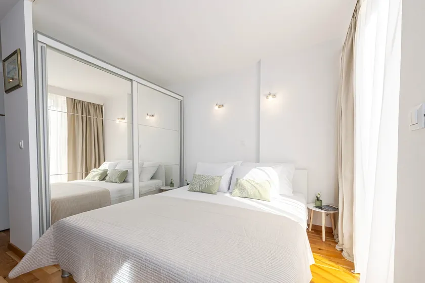 Studio La Fe - Close to Everything You Need! - Image 1