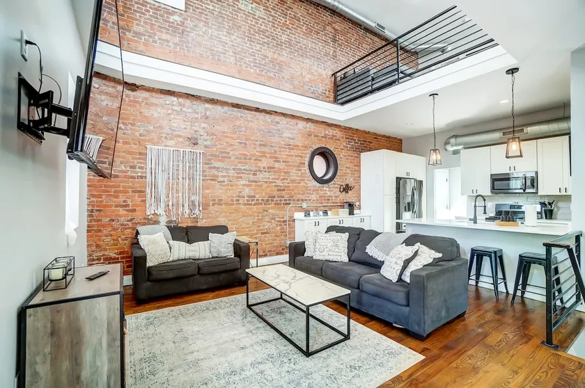 StayRosewood - Sleeps 14 w/Parking Great Location! - Image 1