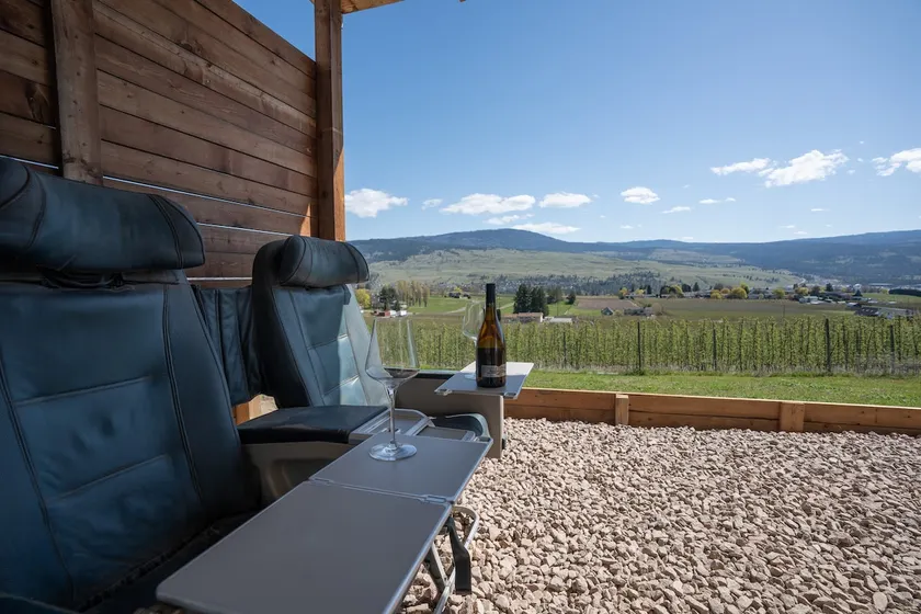 The Cozy Apple | Wine Trail | Private Suite | YLW - Image 1