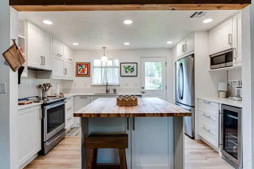 The Modern Midtown Retreat - Image 1