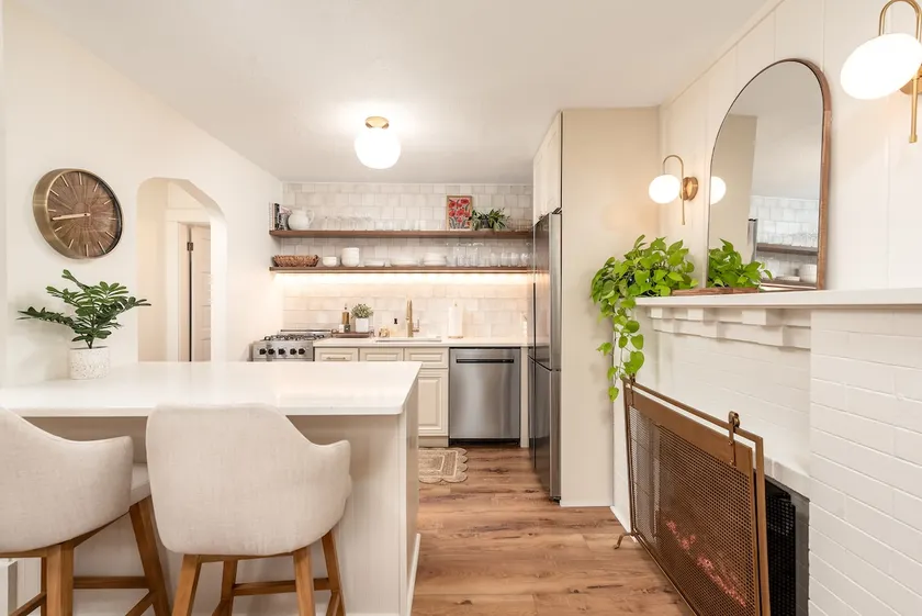 Luxury 1BR Apt in Historic Building · Downtown - Image 1