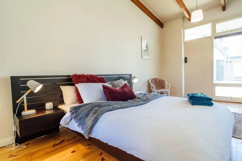 Glenelg Getaway - Image 1