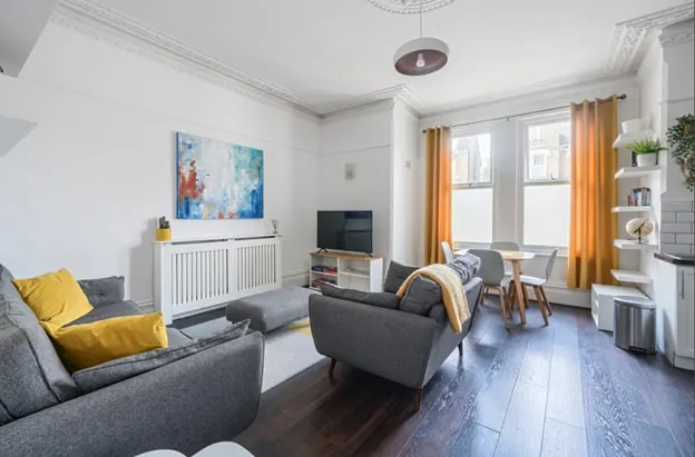 Stylish and Cosy 2 bedroom flat in Croydon - Image 1
