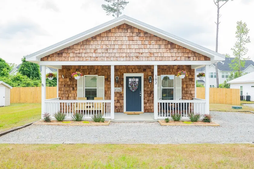 Cozy Beach Cottage Near Downtown/ILM-Pets Welcome! - Image 1